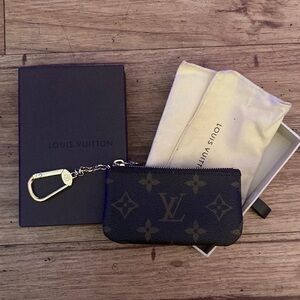 Like New Louis Vuitton Coin Purse!!